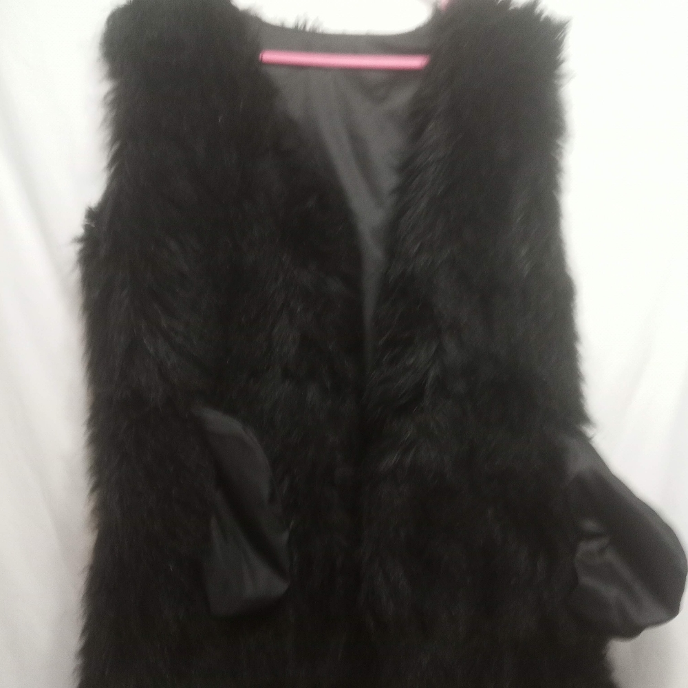 BLACK FAUX FUR VEST SIZE LARGE WOMEN